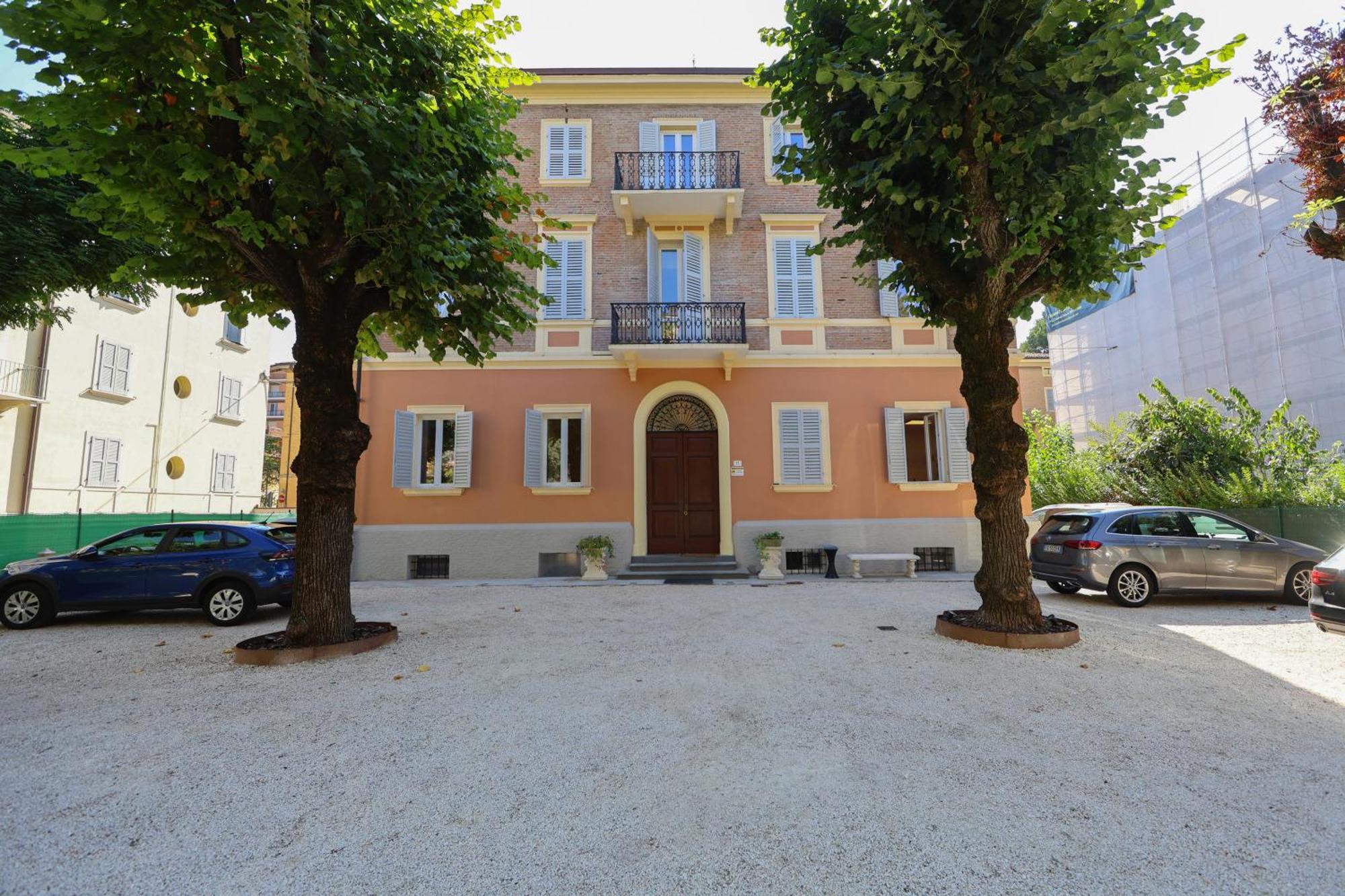 Residence Del Centro Модена Экстерьер фото